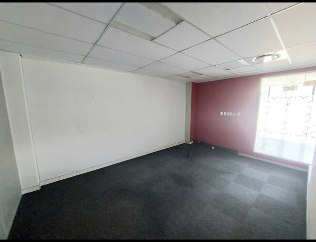 1,050M² WAREHOUSE TO LET IN NORTH RIDING